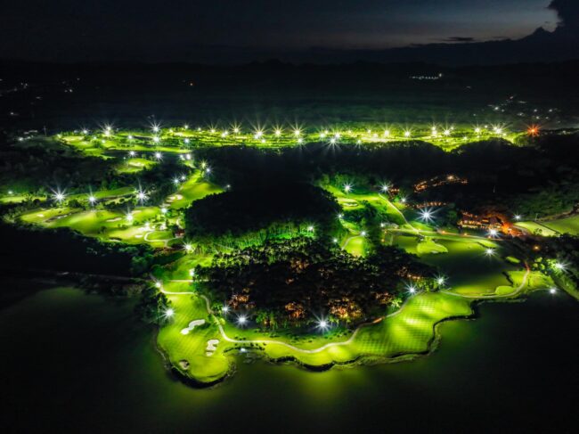 Chơi golf đèn đêm Tràng An Golf Resort