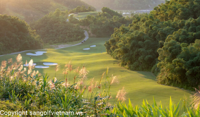 Sân golf Hilltop Valley Golf Club