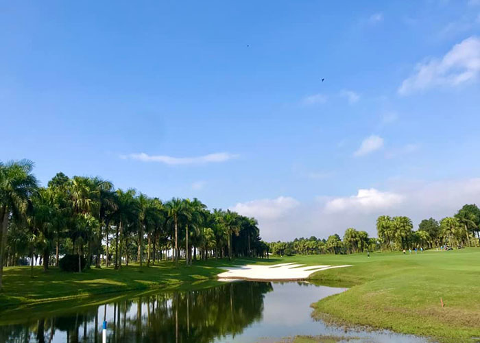 Bảng giá sân golf đầm vạc hay còn có tên golf là sân golf Heron Lake Golf Course