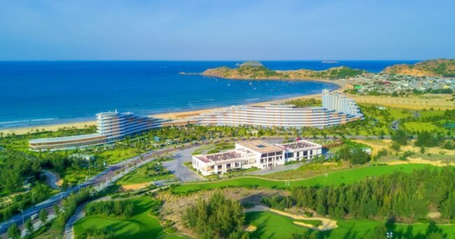 Bảng giá Sân golf FLC Quy Nhơn luôn luôn được chúng tôi cập nhật 24/7. Hãy liên hệ với Alegolf để đặt sân gôn flc quy nhơn giá tốt nhất