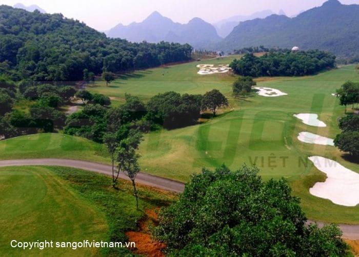 Sân tập golf ở Lào Cai