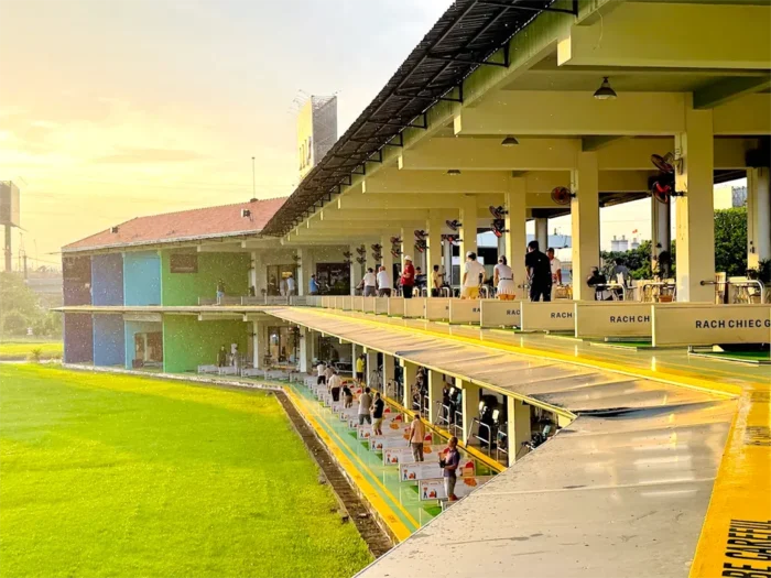Sân tập golf Rạch Chiếc có thiết kế 2 tầng Sân tập golf Rạch Chiếc có thiết kế 2 tầng