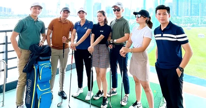 Khách hàng checkin tại Sân tập golf Him Lam