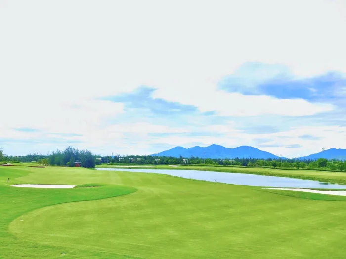 Sân golf Xuân ở Hà Tĩnh Xuân Thành mang những nét đặc trưng của các sân golf biển tại nước ta Sân golf Xuân ở Hà Tĩnh Xuân Thành mang những nét đặc trưng của các sân golf biển tại nước ta