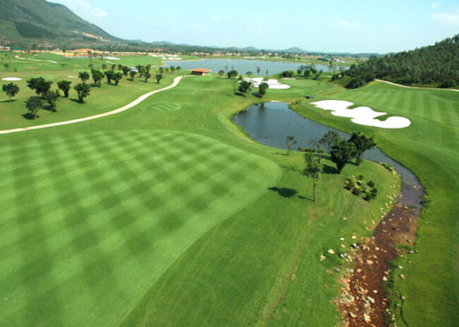 sân golf rộng bao nhiêu