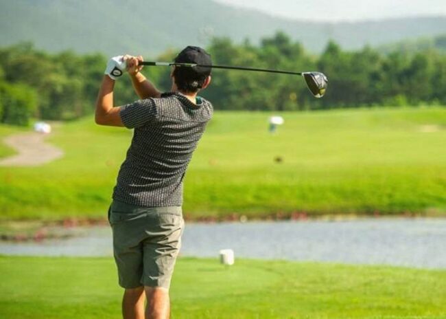 cách đặt sân golf giá rẻ