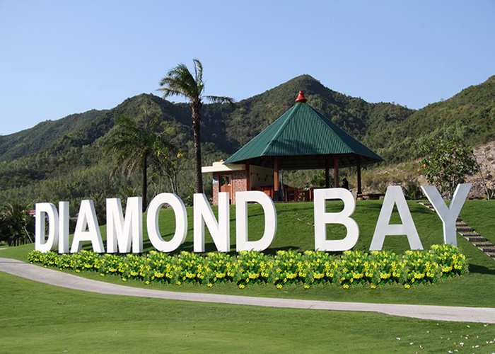 Diamond Bay Golf & Villas có vị trí đắc địa