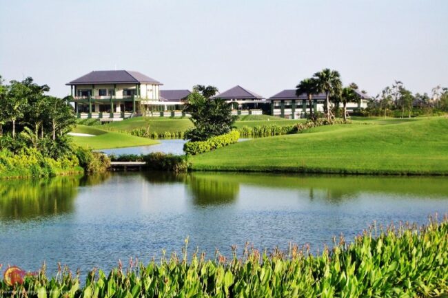 Vân Trì Golf Club là 1 sân golf lớn ở việt nam