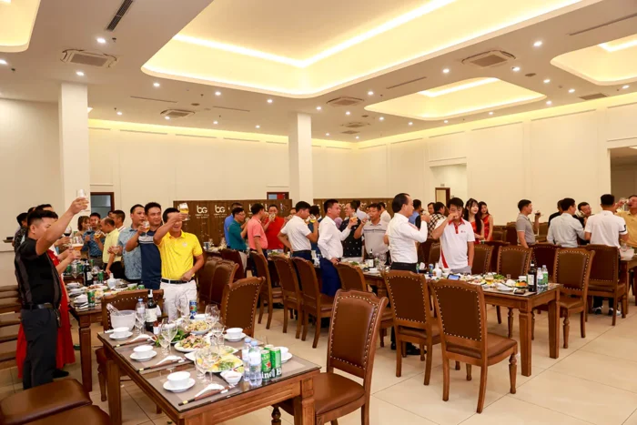Hình ảnh nhà hàng tại sân Đồi Ngô Hình ảnh nhà hàng tại sân Đồi Ngô