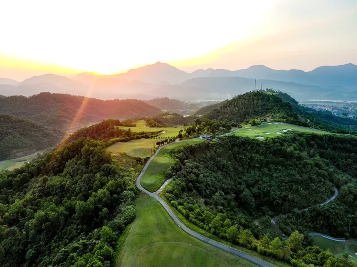 Sân golf Hilltop Golf Club Hòa Bình Sân golf Hilltop Golf Club Hòa Bình