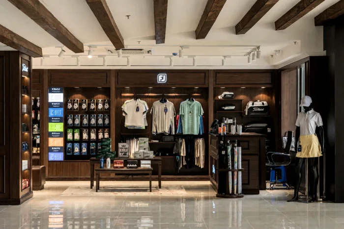 Cửa hàng Pro shop chuyên nghiệp tại sân golf Phượng Hoàng